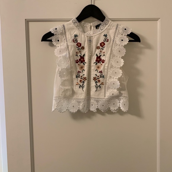 White blouse with flower embroidery - Picture 1 of 3